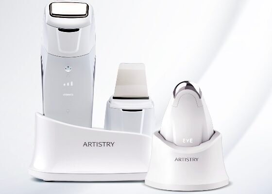 device-ul pentru ten cu tratamente avansate ca la salonul de cosmetică Amway Artistry Dermasonic