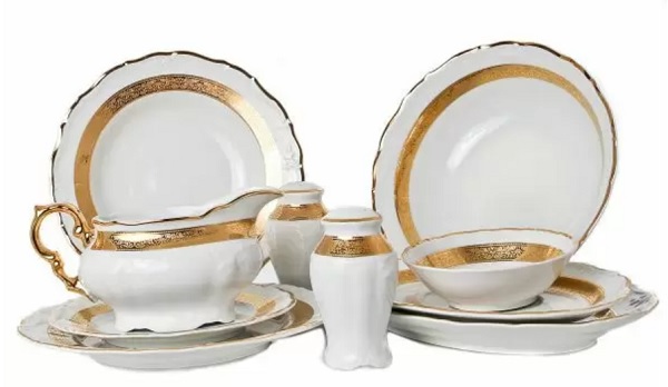 seturi de masă aristocrate din porțelan calitativ în stil baroc cu margini cu decoruri aurii Boemia